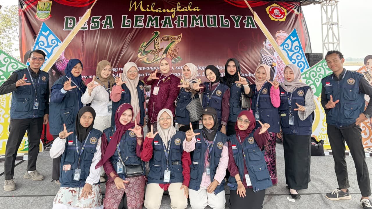 Mahasiswa KKN STTI Sony Sugema Turut Berpartisipasi dalam Perayaan Milangkala Desa Lemahmulya